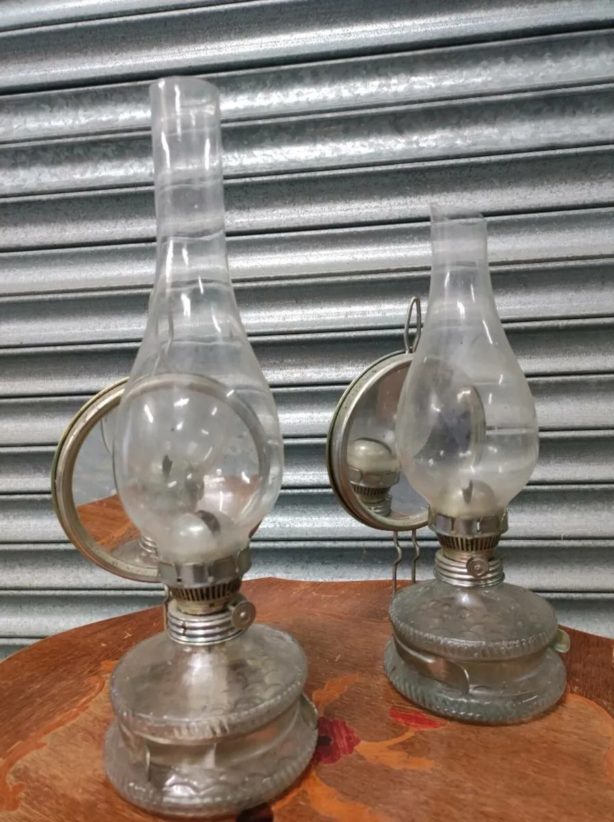 Antique oil lamps - Image 2