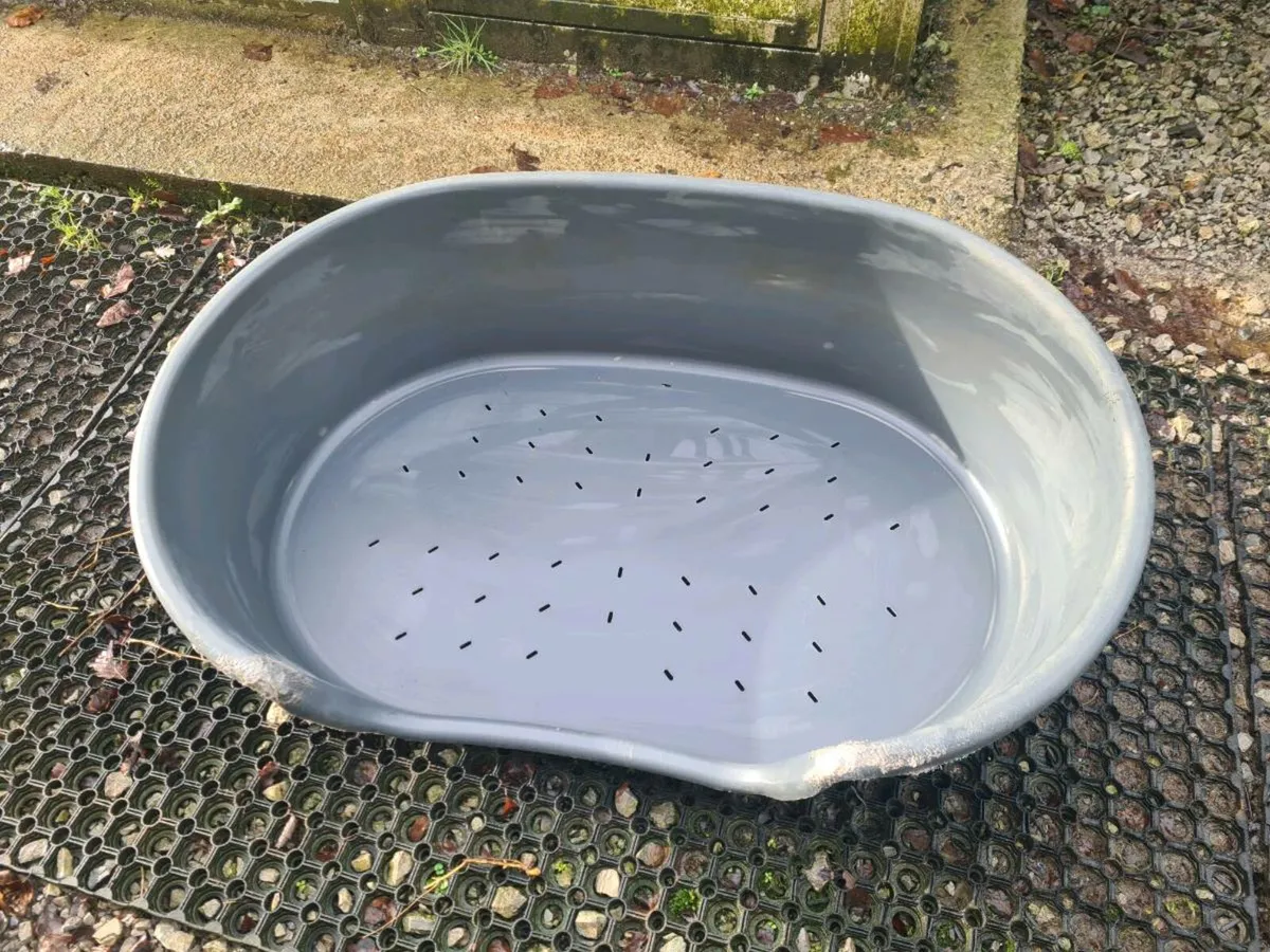 Trixie Aluminium dog crate (S) ,2 xl plastic beds - Image 4