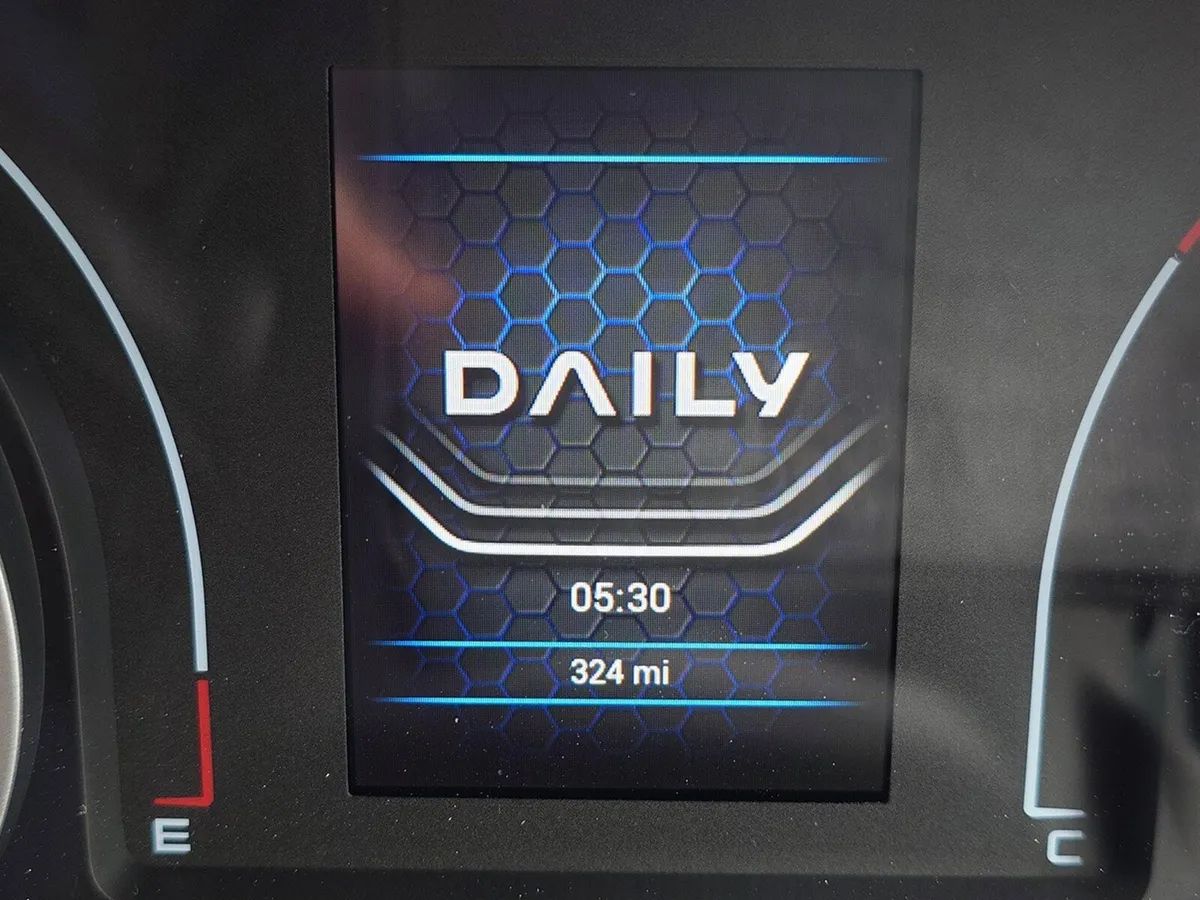 2024 Iveco Daily Medium Roof Panel Van - Image 2