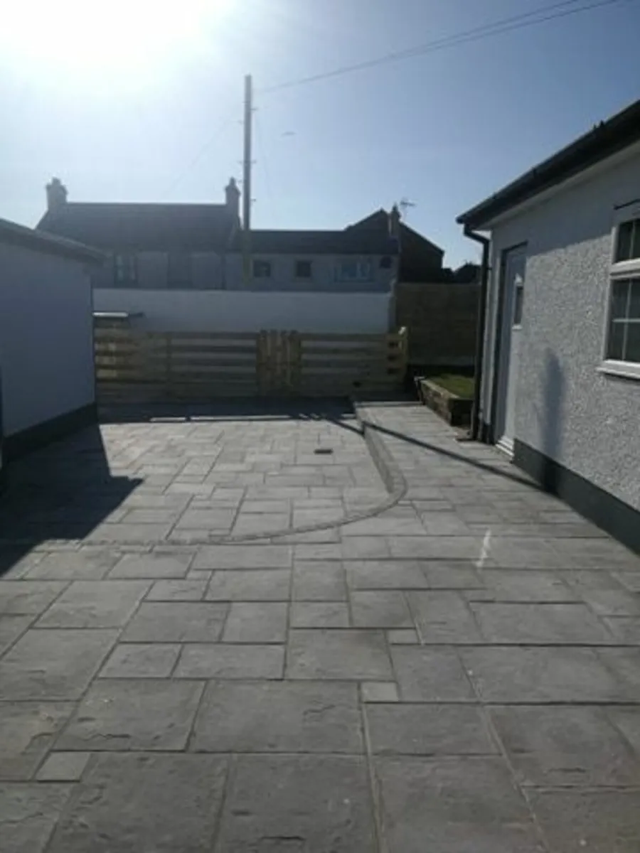 40m2 of charcoal patio slabs DELIVERED - Image 1
