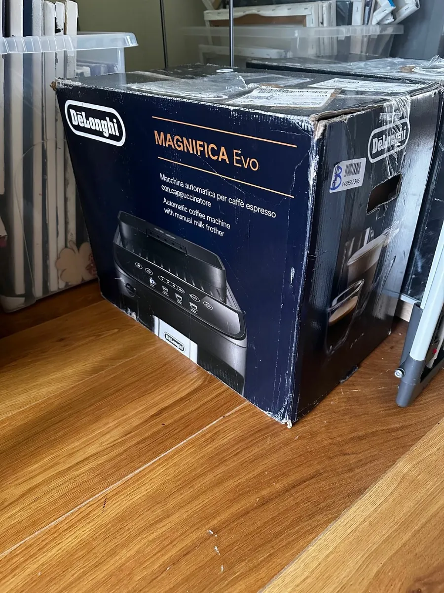 Delonghi Magnifica EVO coffee machine (unused)