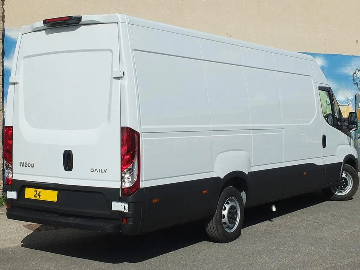 2024 Iveco Daily Medium Roof Panel Van - Image 4