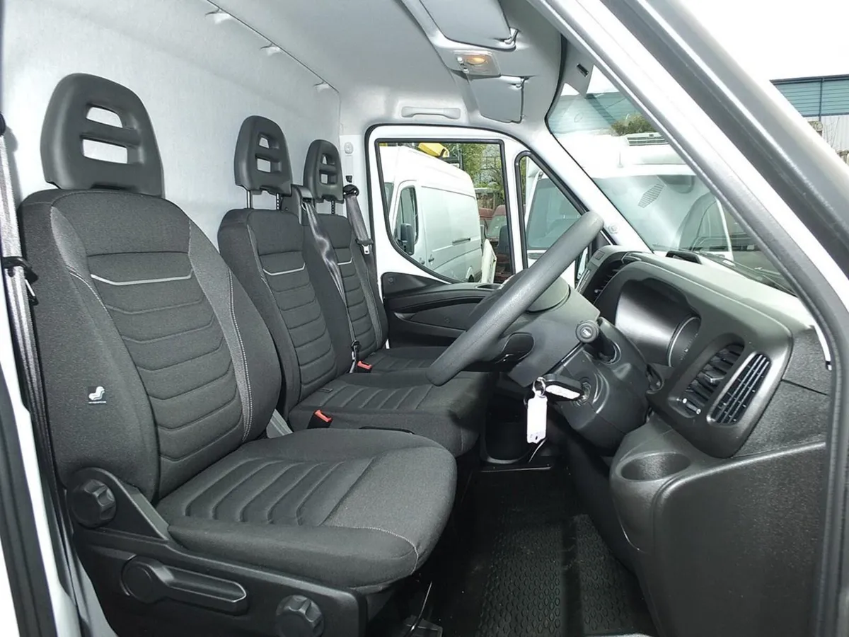 2024 Iveco Daily Medium Roof Panel Van - Image 3