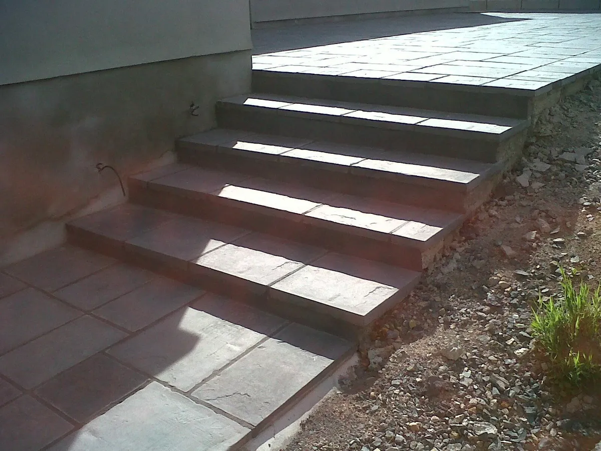 40m2 of charcoal patio slabs DELIVERED - Image 2