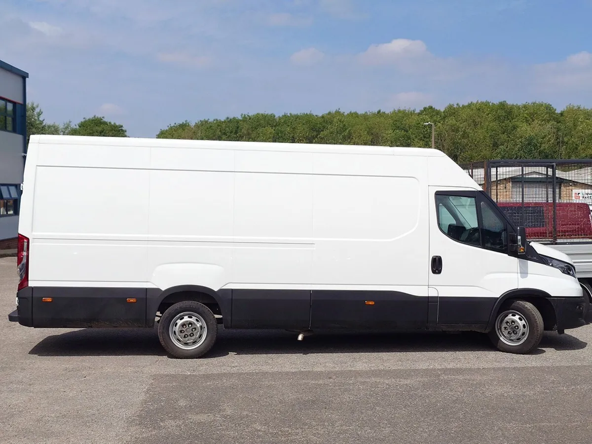 2024 Iveco Daily Medium Roof Panel Van - Image 2