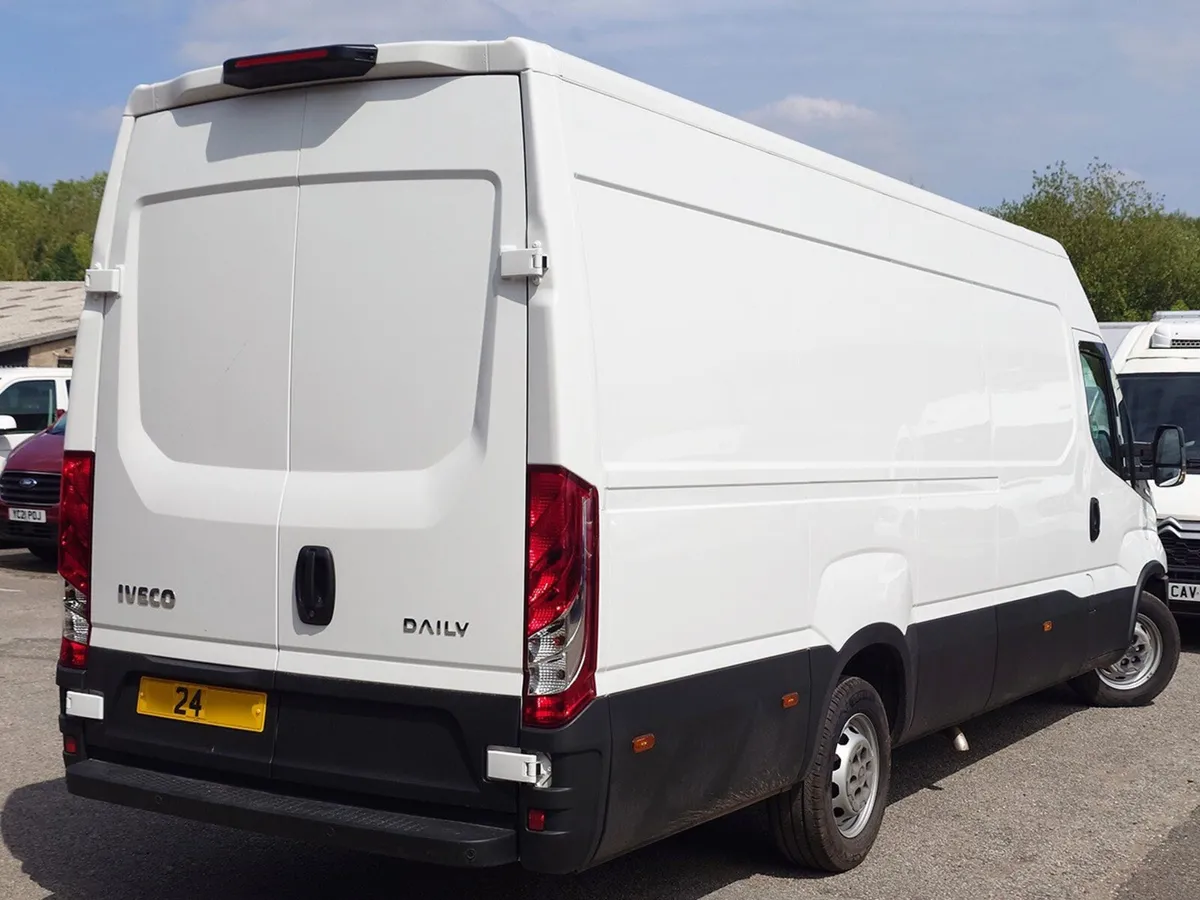 2024 Iveco Daily Medium Roof Panel Van - Image 3