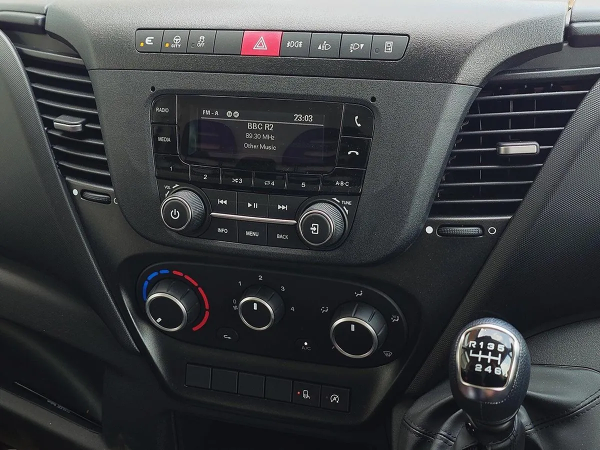 2024 Iveco Daily Medium Roof Panel Van - Image 4