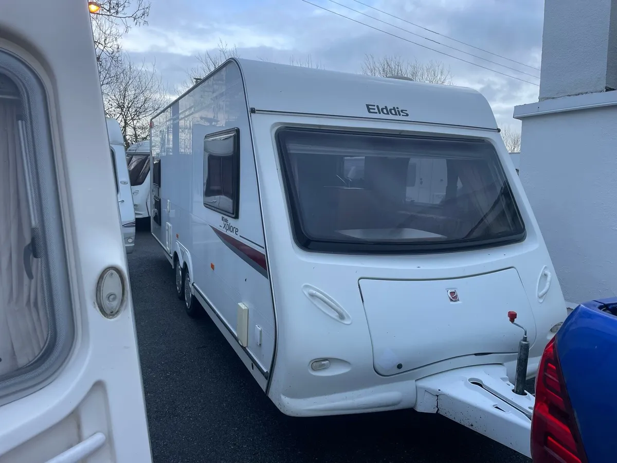 6 birth triple bunk bed caravan - Image 1