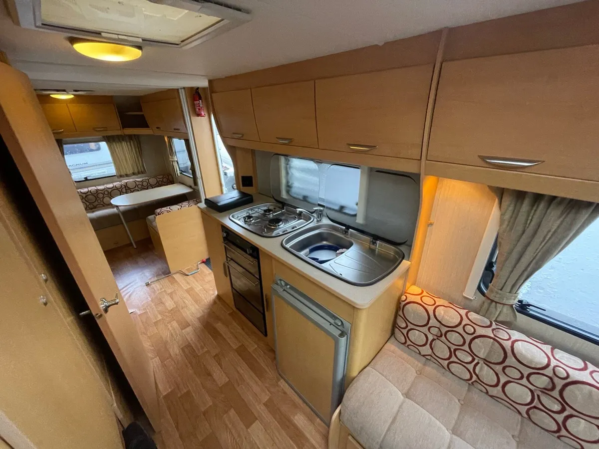 6 birth triple bunk bed caravan - Image 4