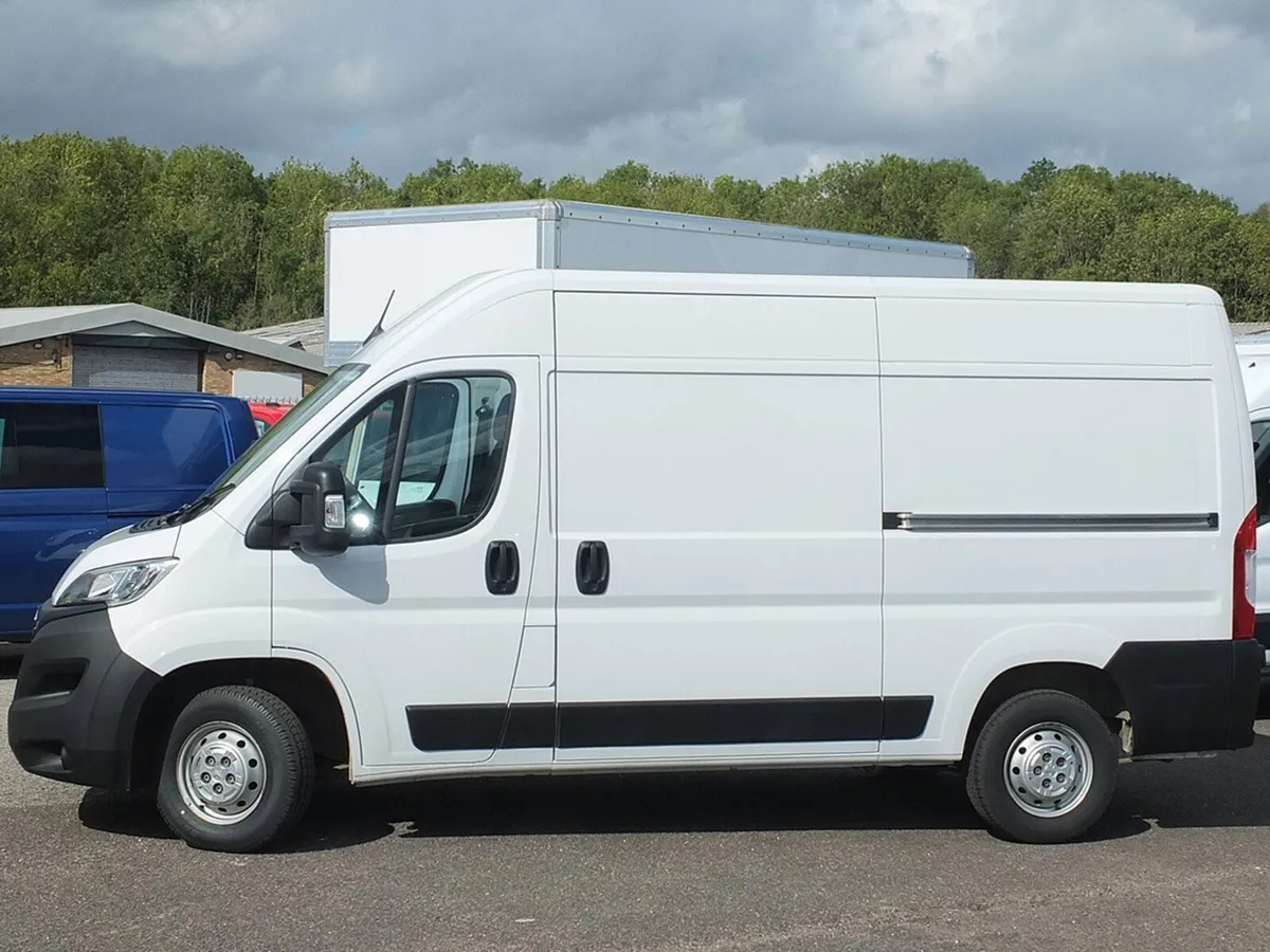 2023 Vauxhall Movano Medium Roof Panel Van - Image 3