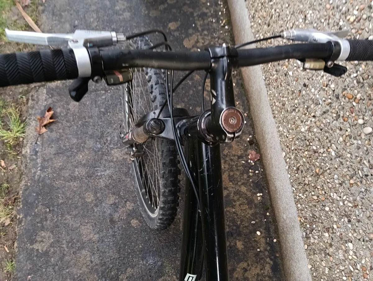 Giant dirt jump bike - Image 2