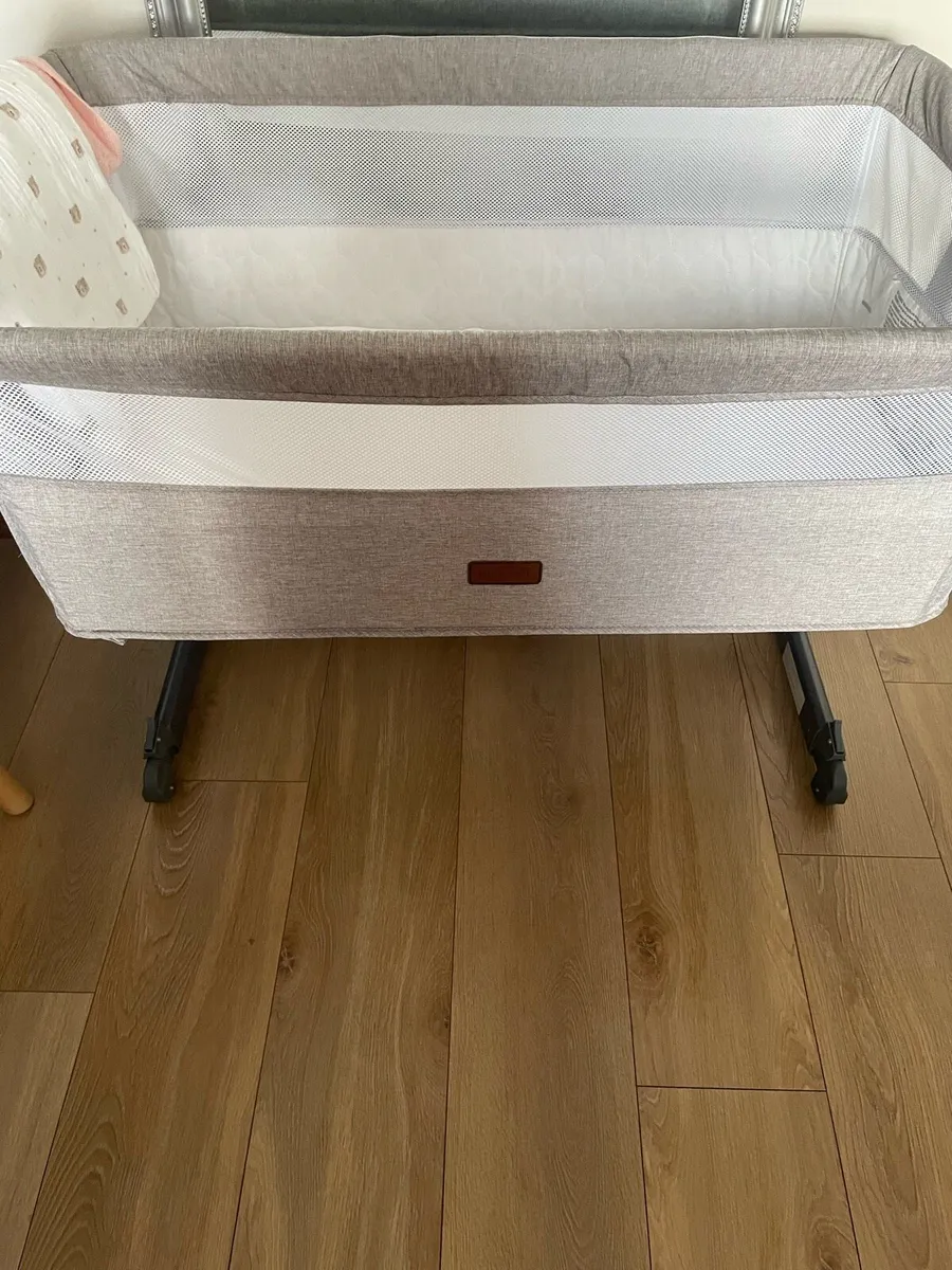 Bedside crib - Image 4
