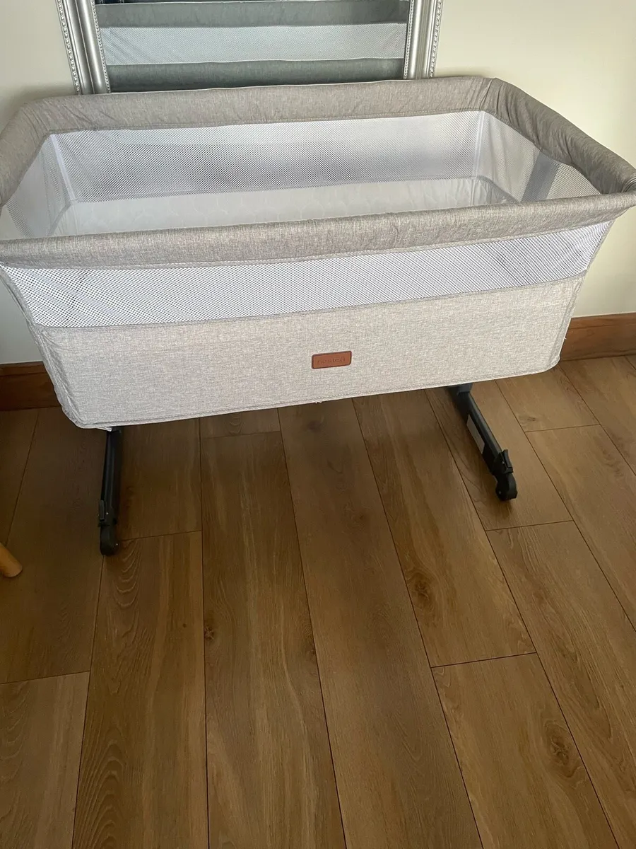 Bedside crib - Image 2