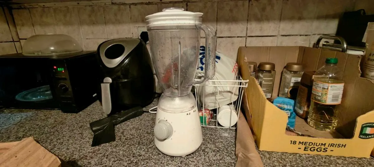 MOVING ABROAD SALE - Blender/heater/pan/bags... - Image 1