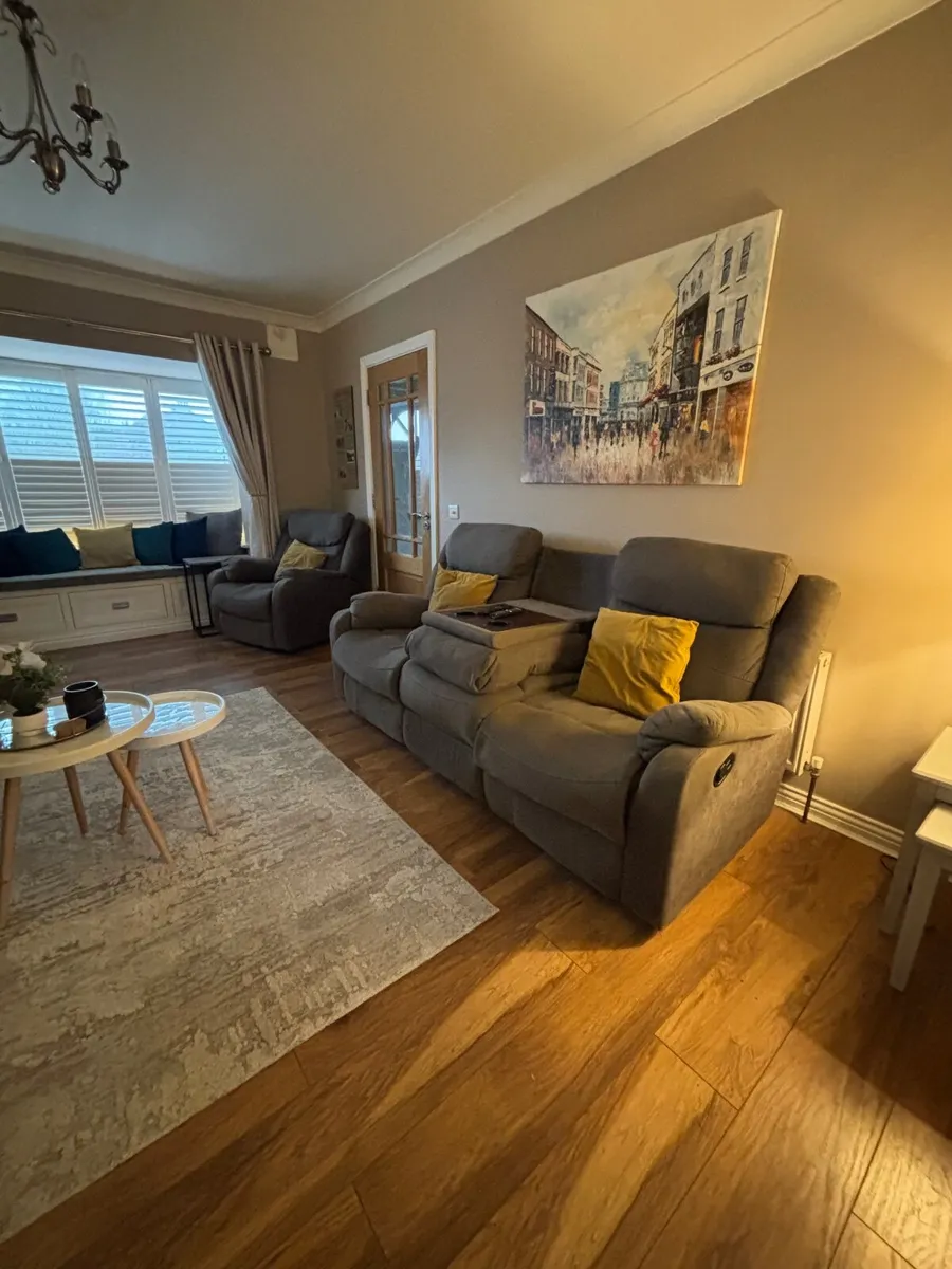 Suite of furniture 3 +1+1 recliners - Image 1