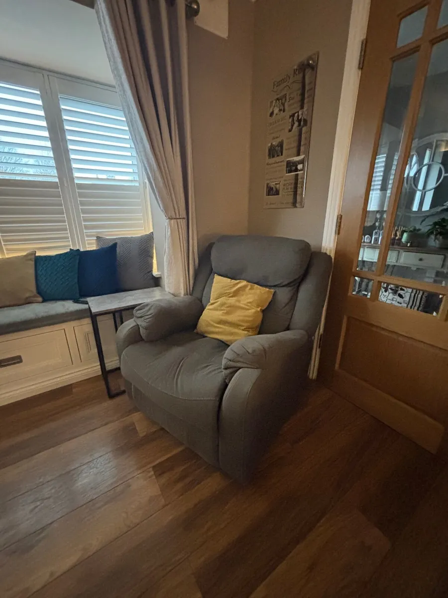 Suite of furniture 3 +1+1 recliners - Image 4