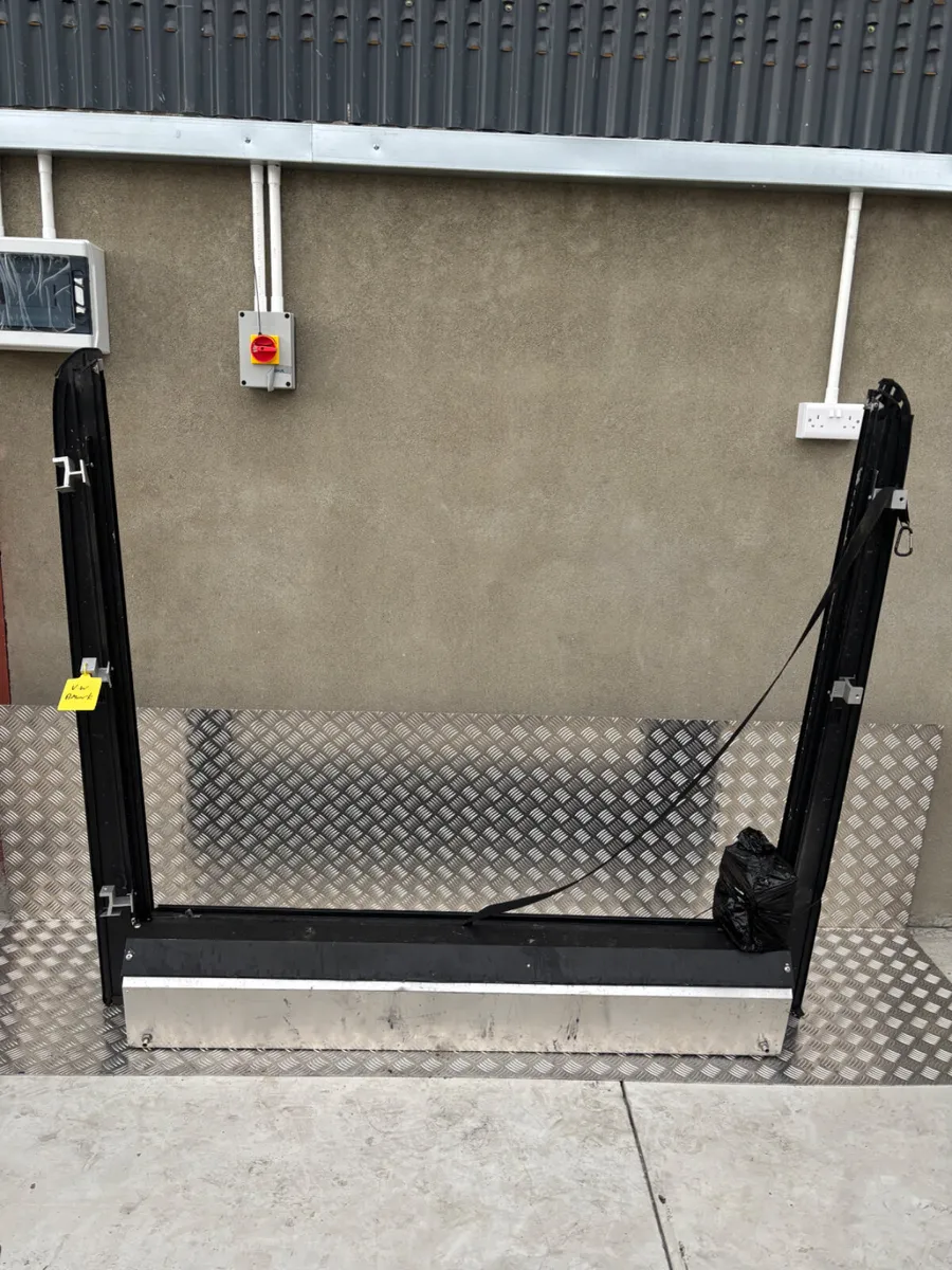 Volkswagen Amarok Sliding Cover