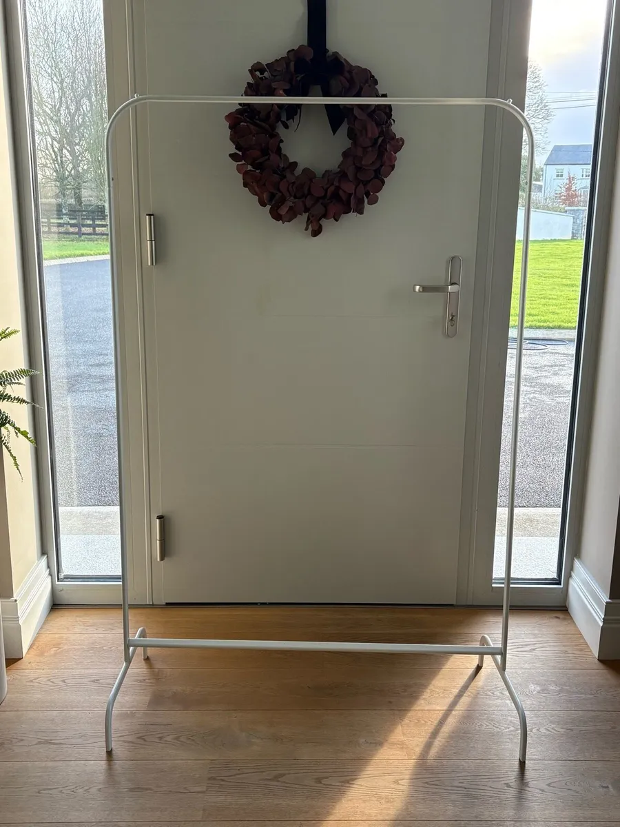 Clothes rails - Image 1