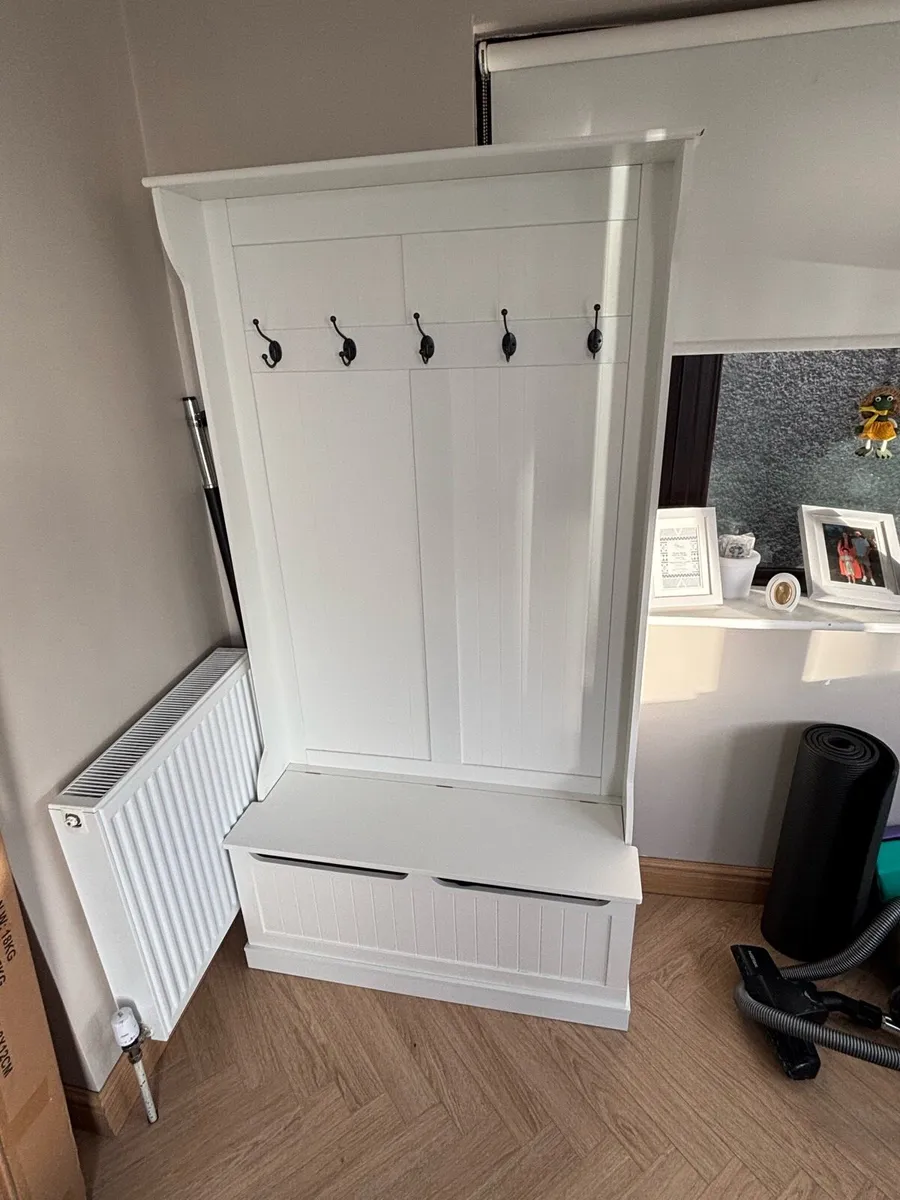 Coat hanging unit unit with storage - Image 1