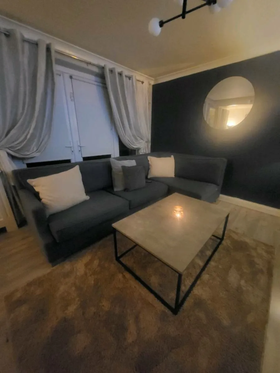 Corner sofa - Image 1