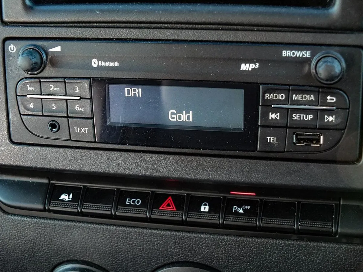 2022 Nissan Interstar Medium Roof Panel Van - Image 3