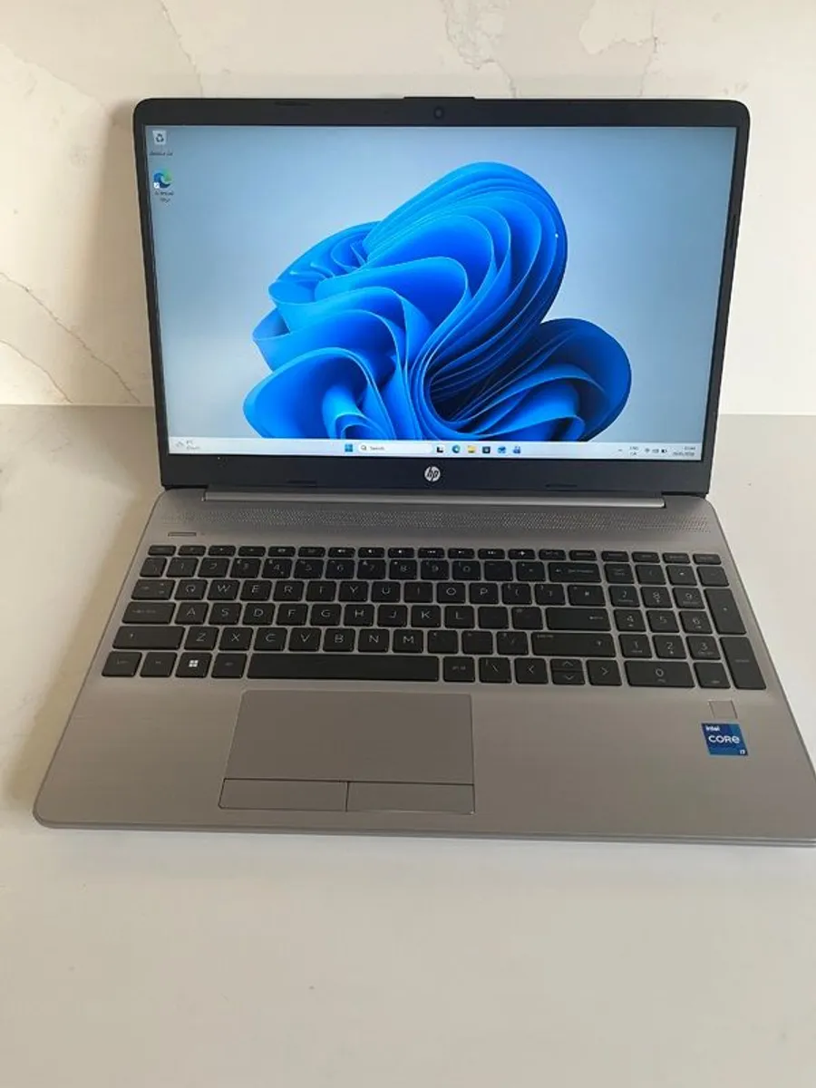 Hewlett Packard 250 i7 Laptop - Image 1