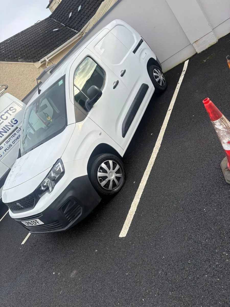 2019 Peugeot partner - Image 1