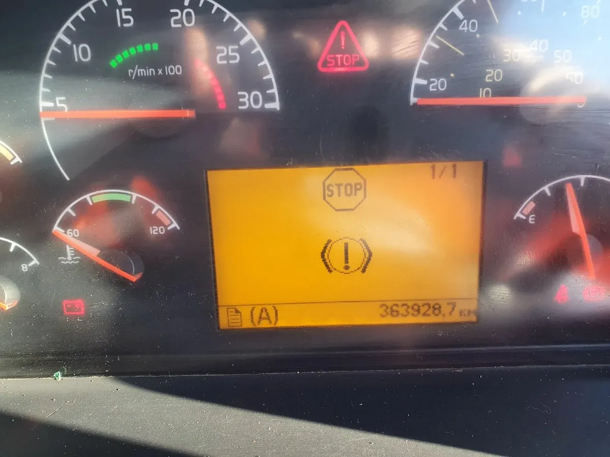 2005 Volvo FM 12 Tipper Truck - Image 4