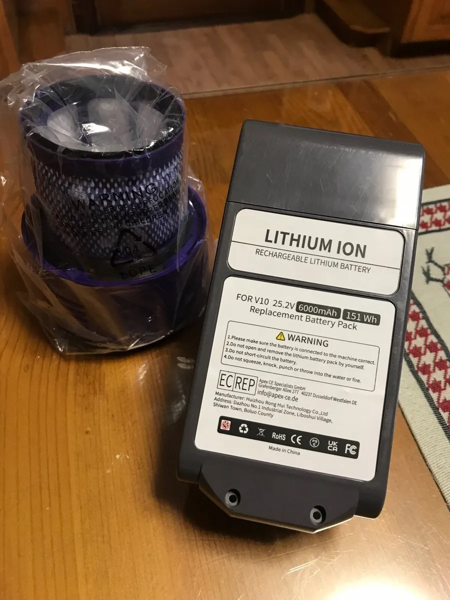 Genuine Dyson battery for V10 Hoover & filter - Image 1