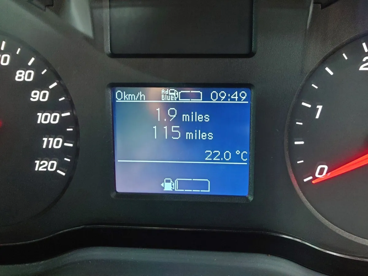 2023 Mercedes-Benz Sprinter Luton Box Van - Image 3