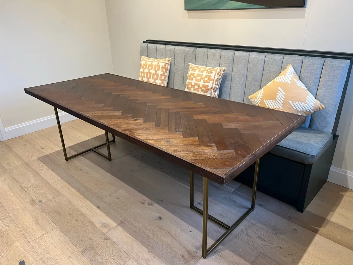 Dining table - Image 2