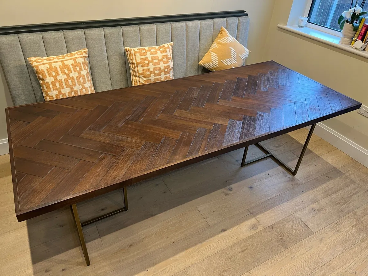 Dining table - Image 1