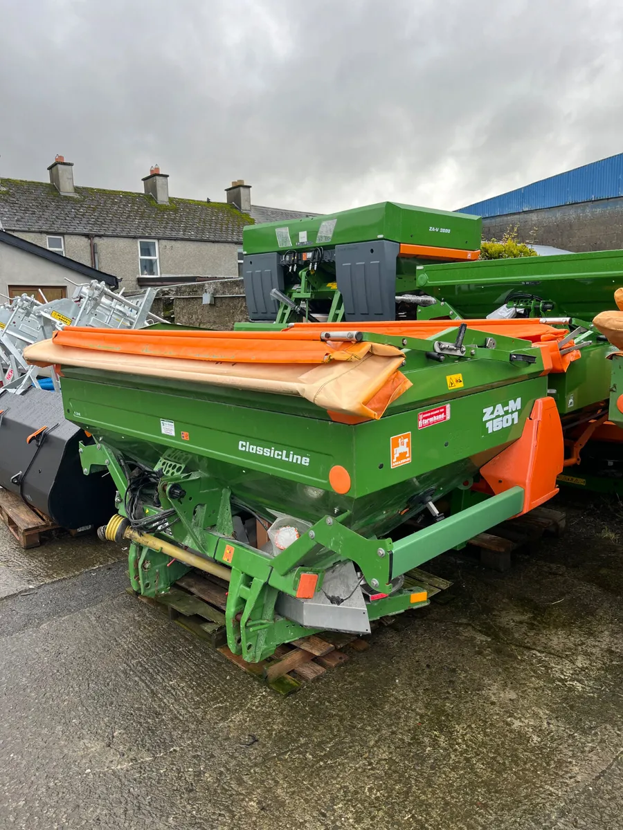 Amazone zam 1502 second hand Fertilizer spreader - Image 1