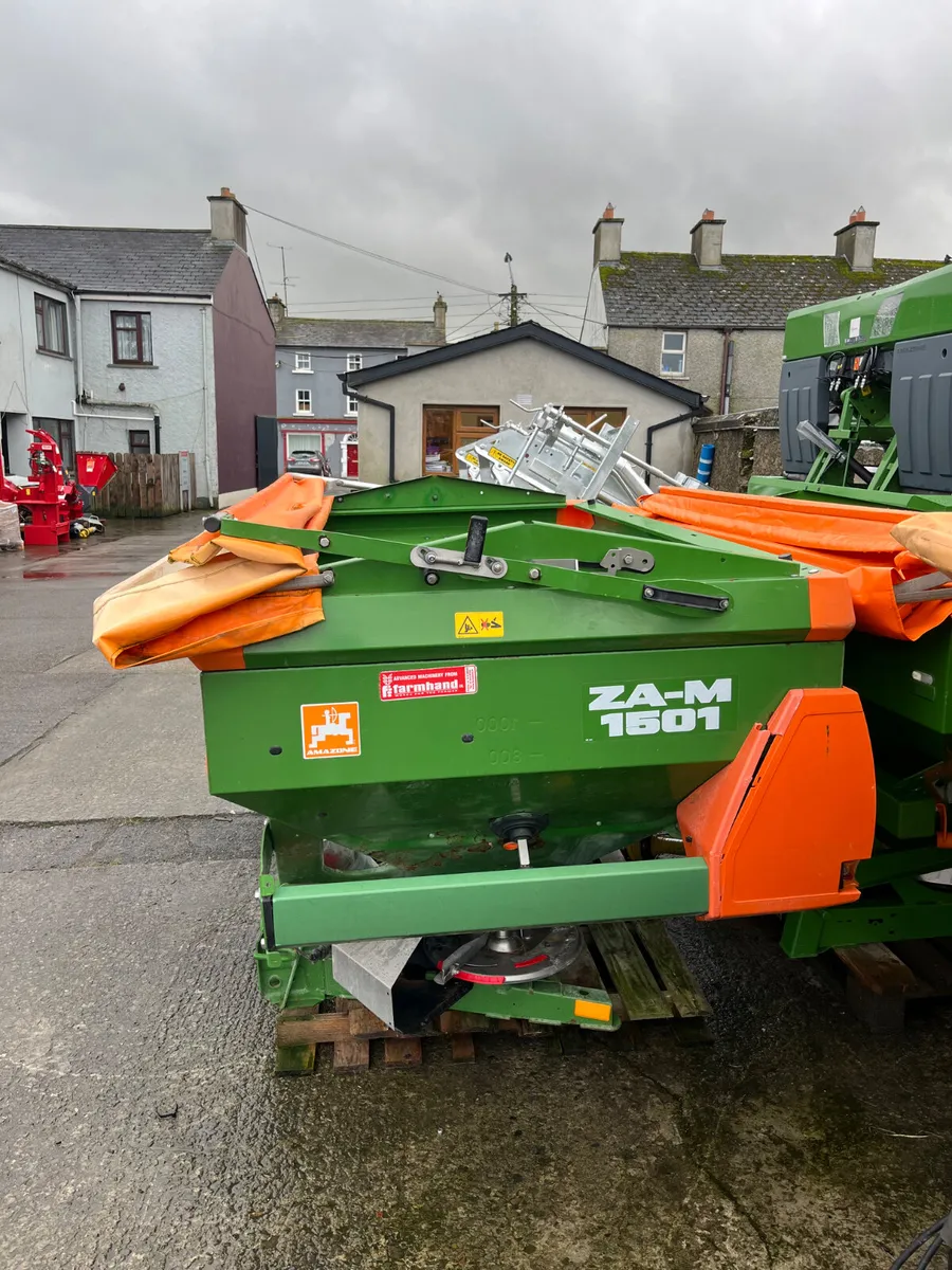 Amazone zam 1502 second hand Fertilizer spreader - Image 4
