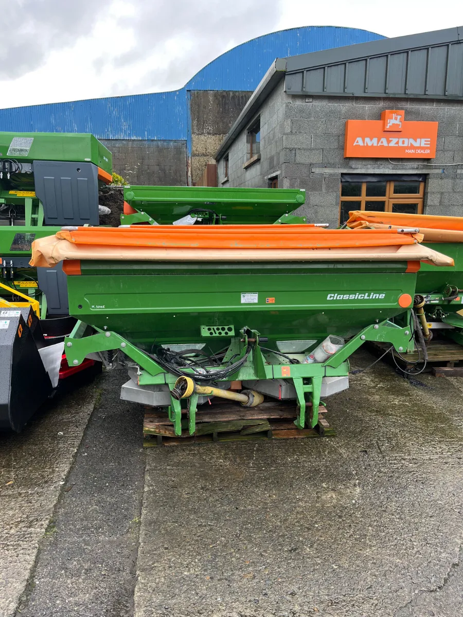 Amazone zam 1502 second hand Fertilizer spreader - Image 2