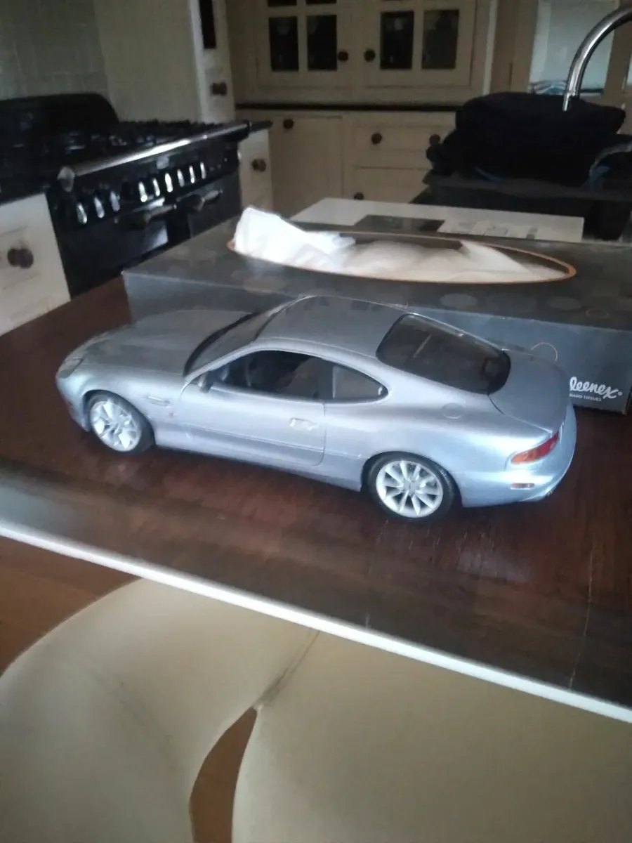1,18 Diecast Aston Martin - Image 2
