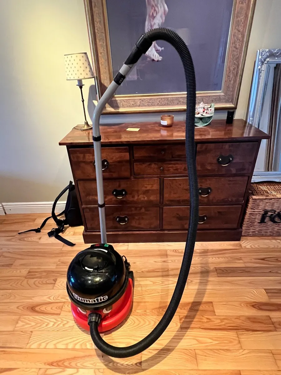 Henry Vacuum Cleaner - Image 1