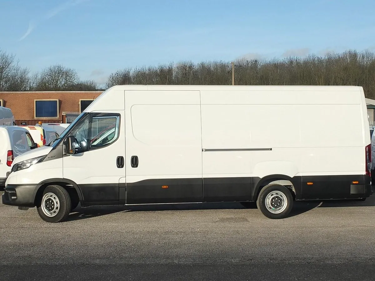 2024 Iveco Daily Medium Roof Panel Van - Image 2