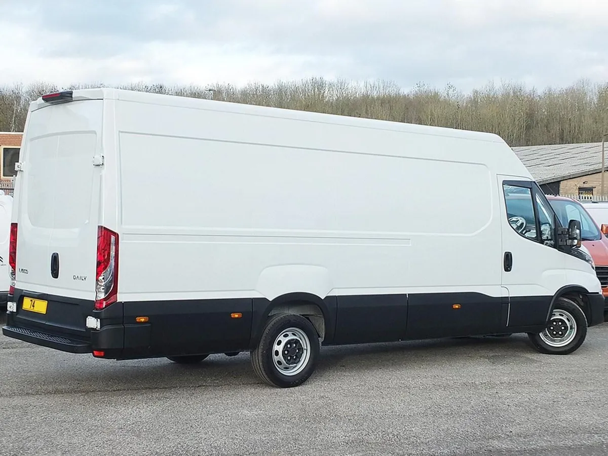 2024 Iveco Daily Medium Roof Panel Van - Image 4