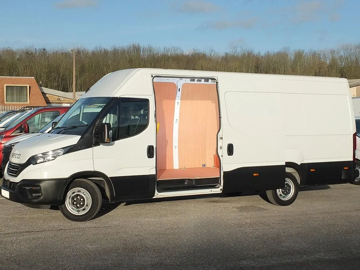 2024 Iveco Daily Medium Roof Panel Van - Image 1