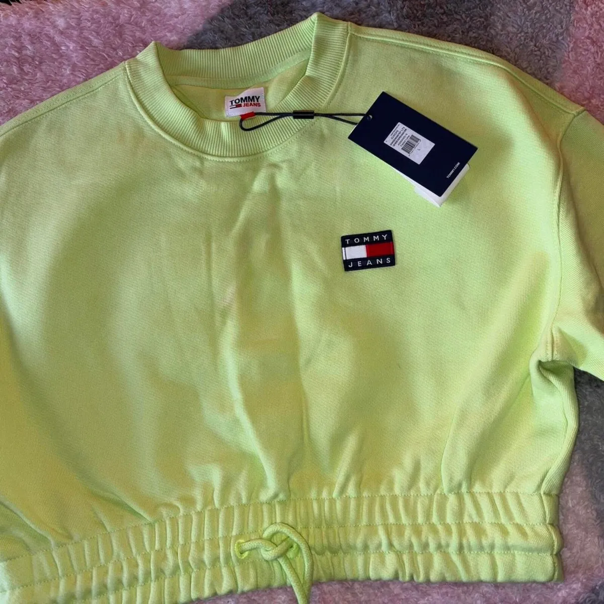 ATommy Jeans Cropped Sweatshirt – Lime Green  Size - Image 1