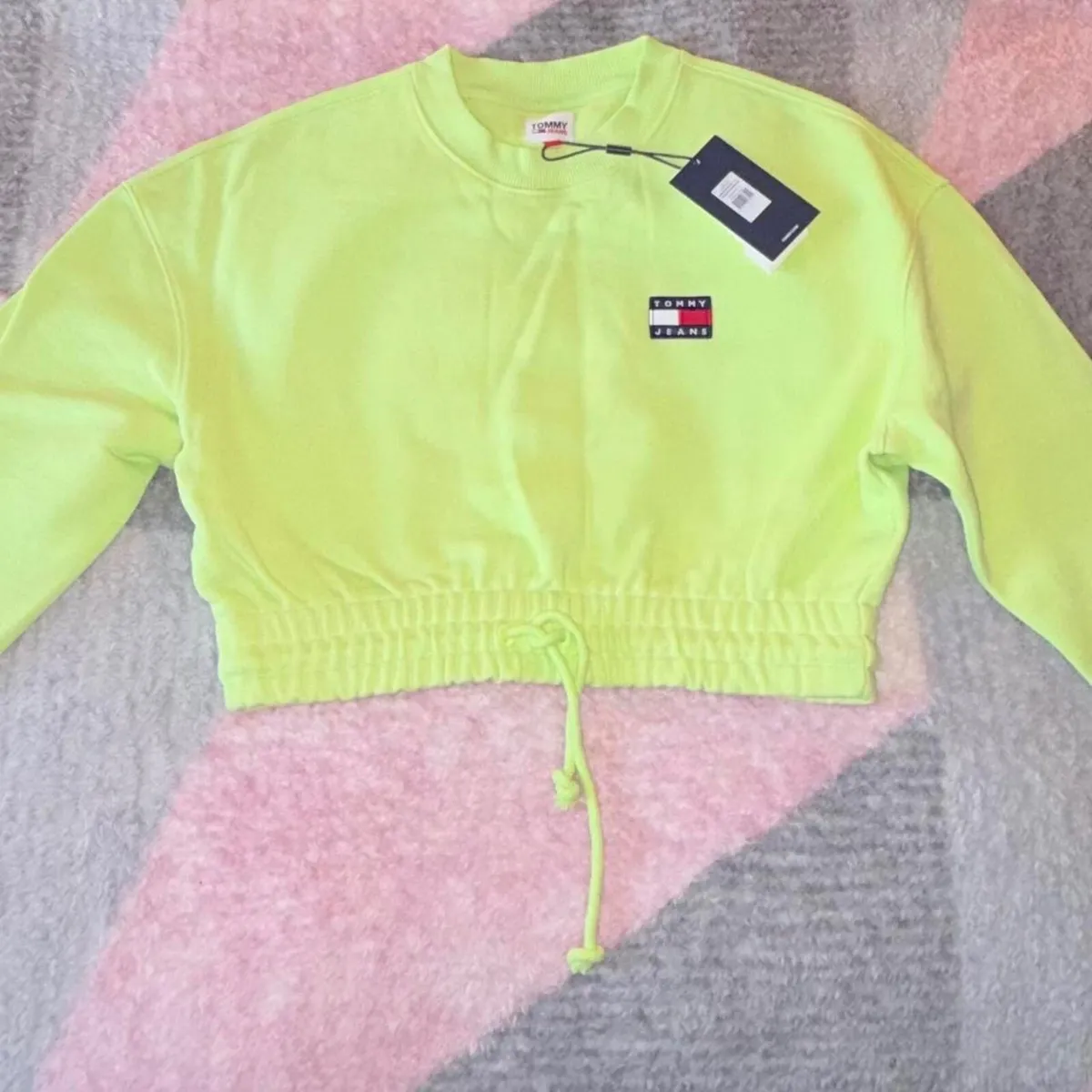 ATommy Jeans Cropped Sweatshirt – Lime Green  Size - Image 3