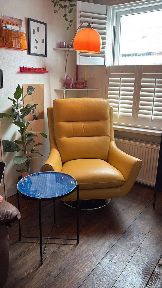 Retro style swivel chair - Image 1