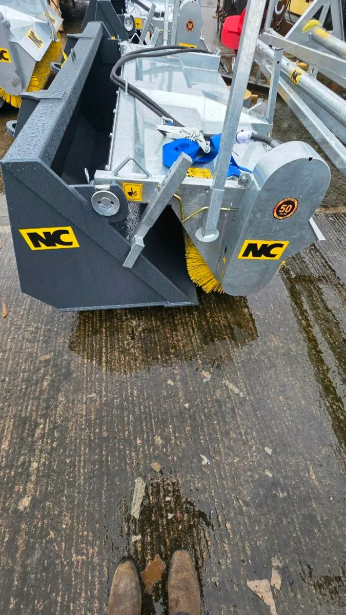 New NC Bucket & Sweeper 7'9' Pin & Cone - Image 2