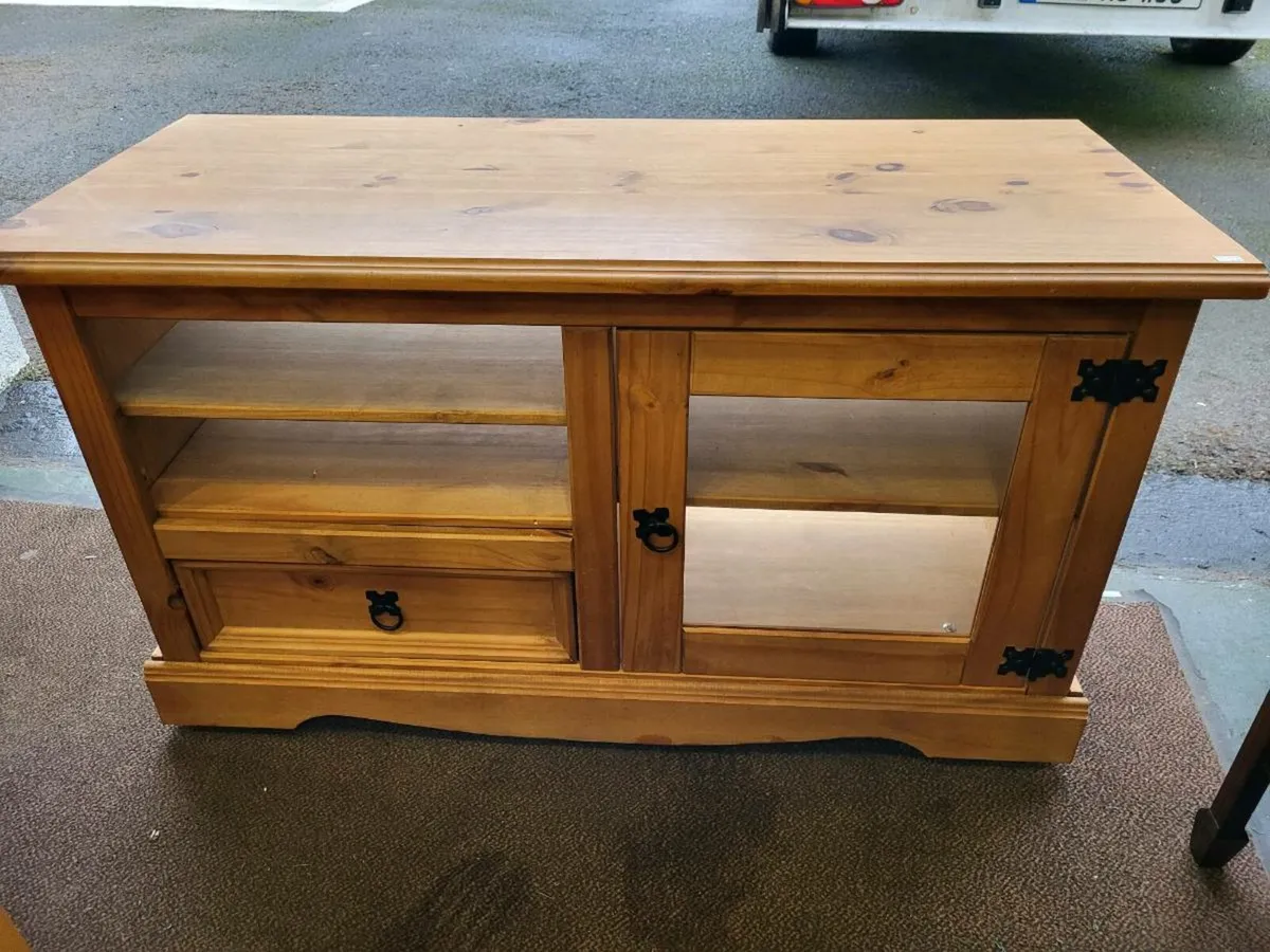 Pine media unit - Image 1