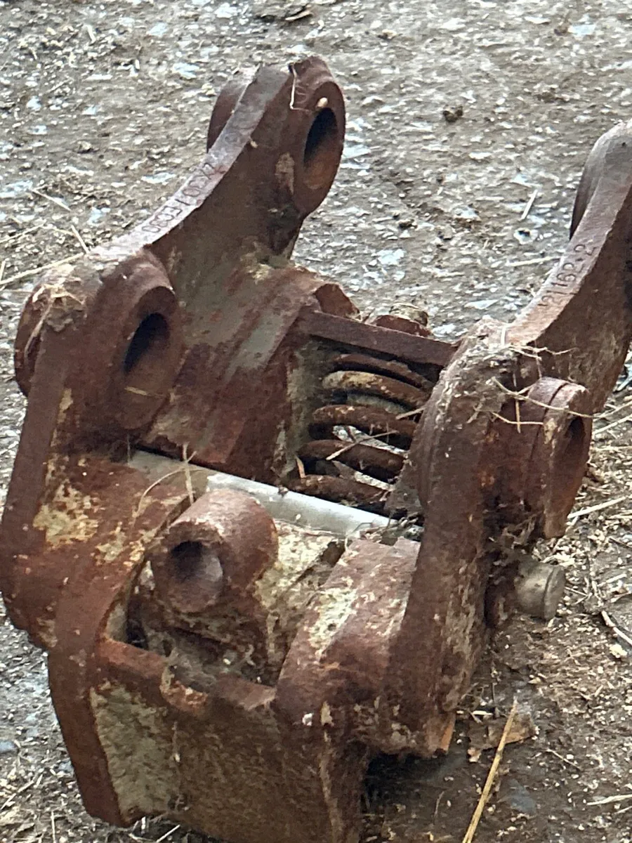 Semi Automatic Quick hitch - Image 2