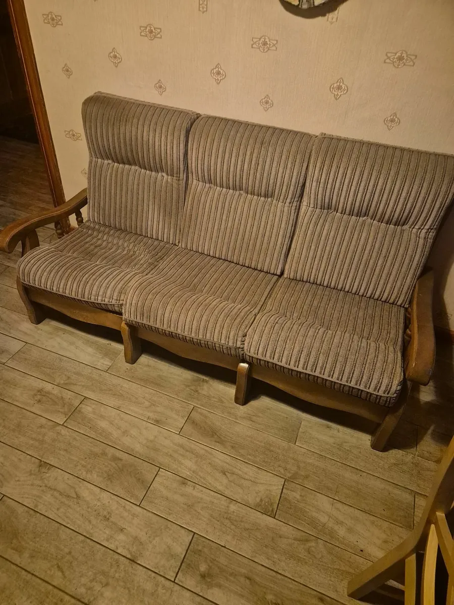 Three  seater sofa and matching chairs - Image 2