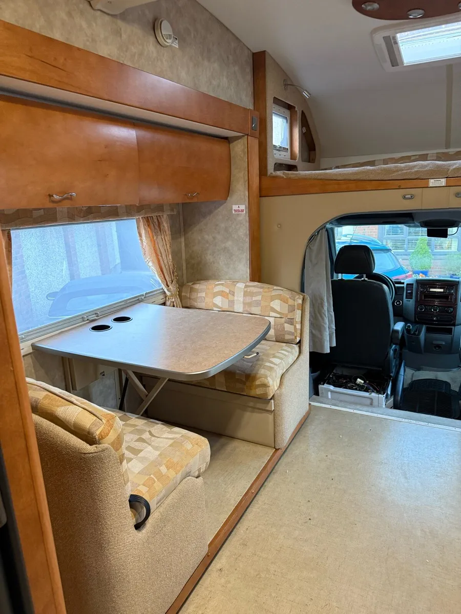Mercedes camper - Image 4