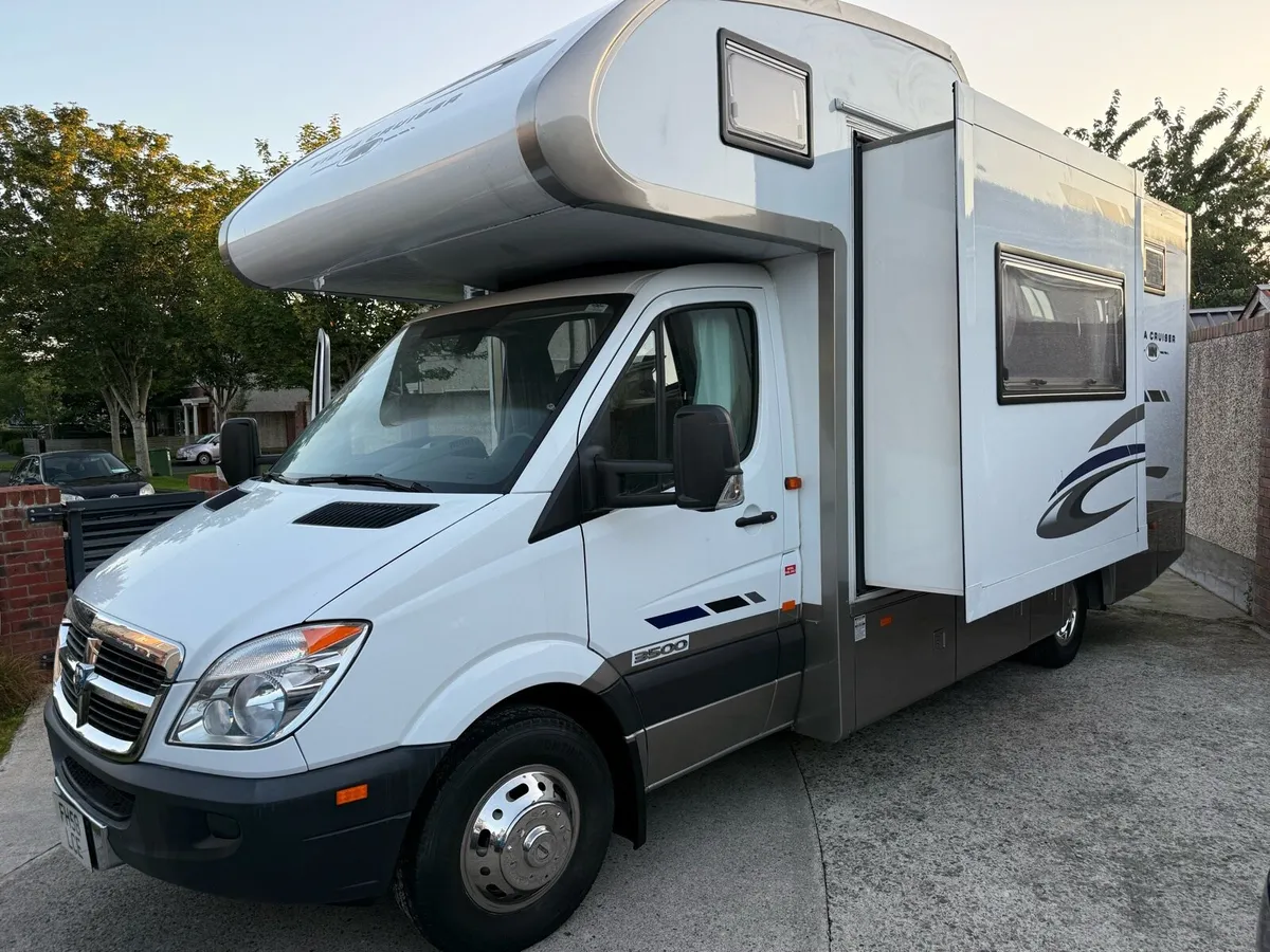 Mercedes camper - Image 1