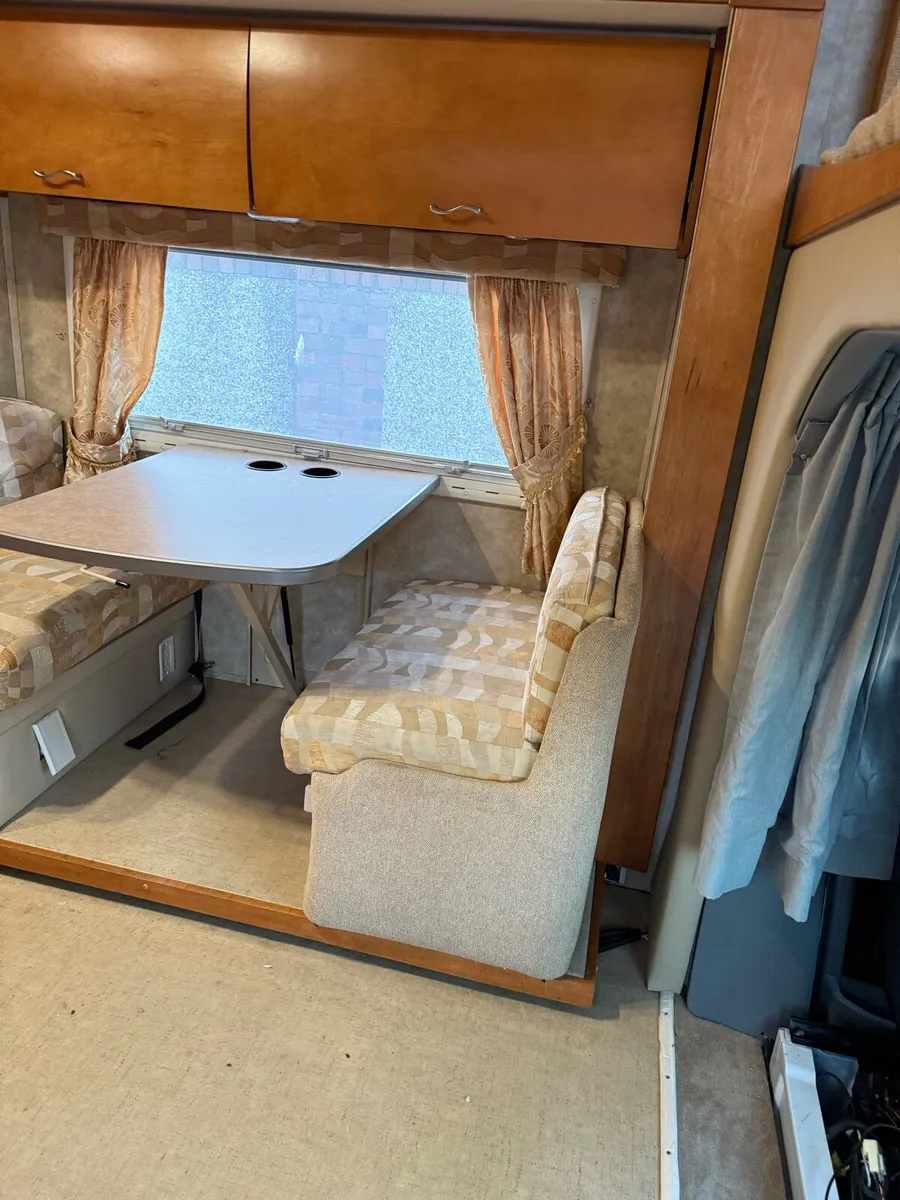 Mercedes camper - Image 2